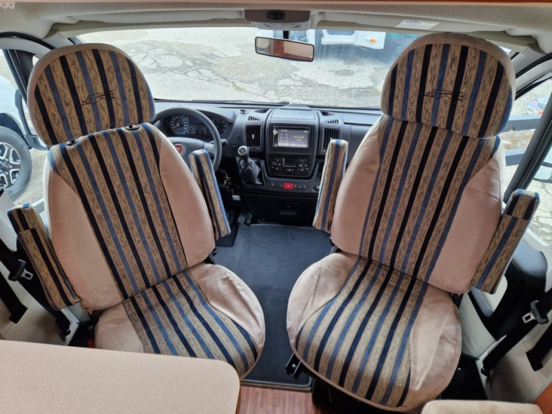 Laika X 710 - Camping-car capucine: photos 5 Laika X 710 - Camping-car capucine: photos 5