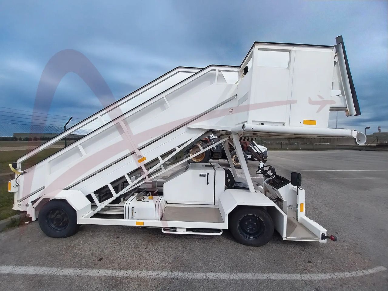 EINSA EDA-18425 - Escalier d'embarquement: photos 1 EINSA EDA-18425 - Escalier d'embarquement: photos 1