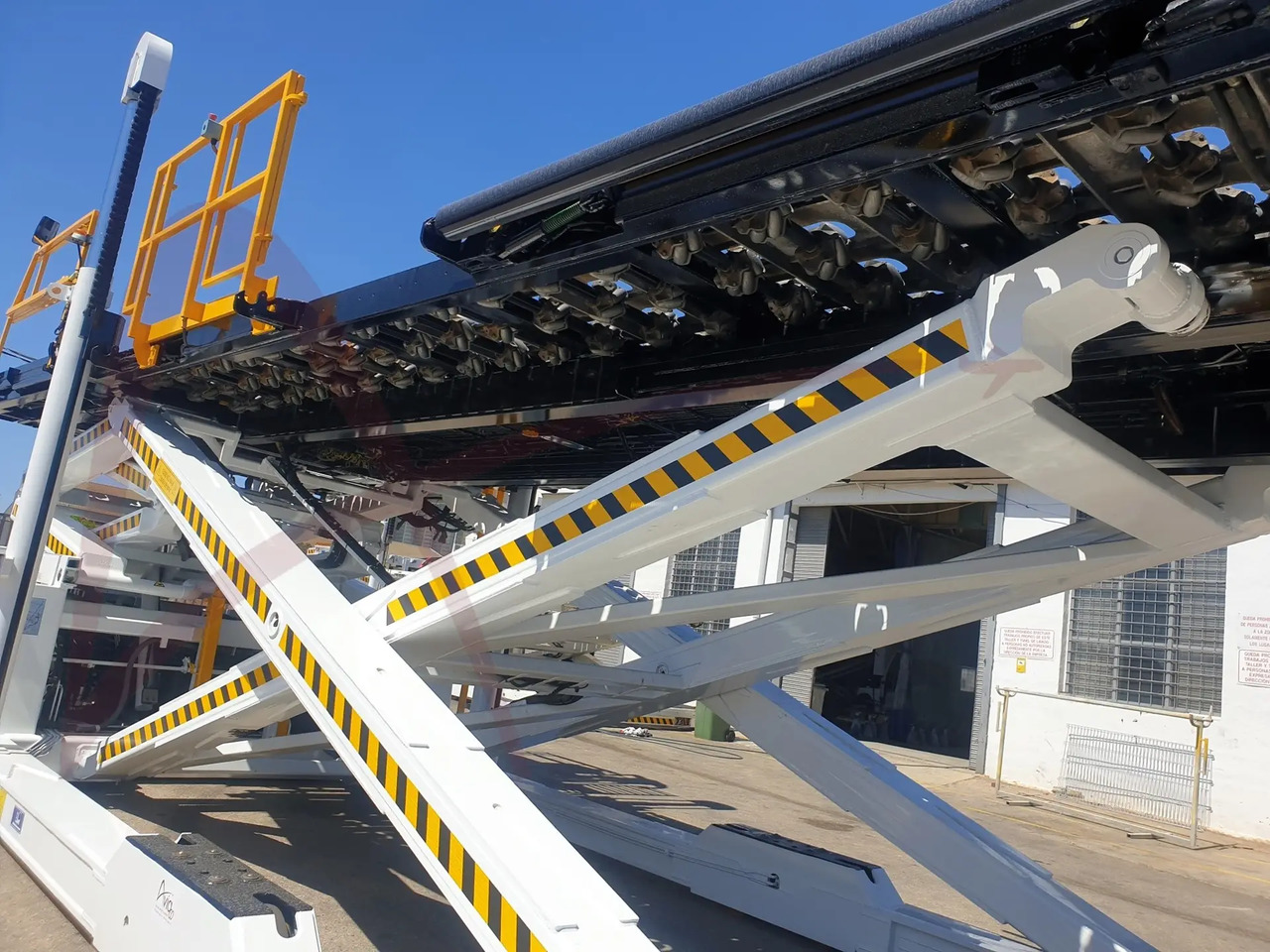 FMC COMMANDER 30 - Chargeur de fret: photos 5 FMC COMMANDER 30 - Chargeur de fret: photos 5