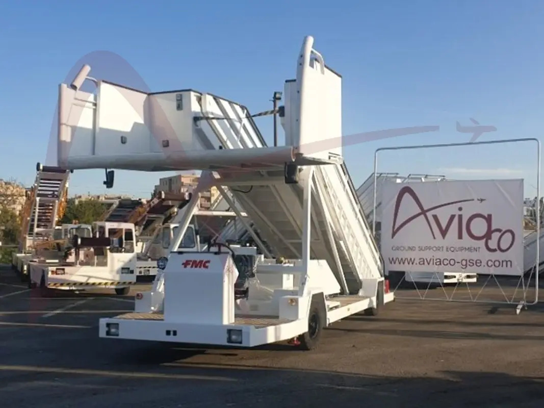 FMC EUROSTEP - Escalier d'embarquement: photos 1 FMC EUROSTEP - Escalier d'embarquement: photos 1