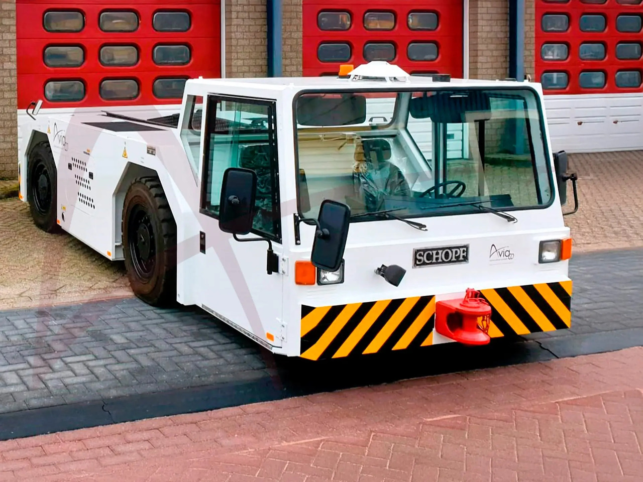 SCHOPF F110 - Tracteur d'avions: photos 1 SCHOPF F110 - Tracteur d'avions: photos 1