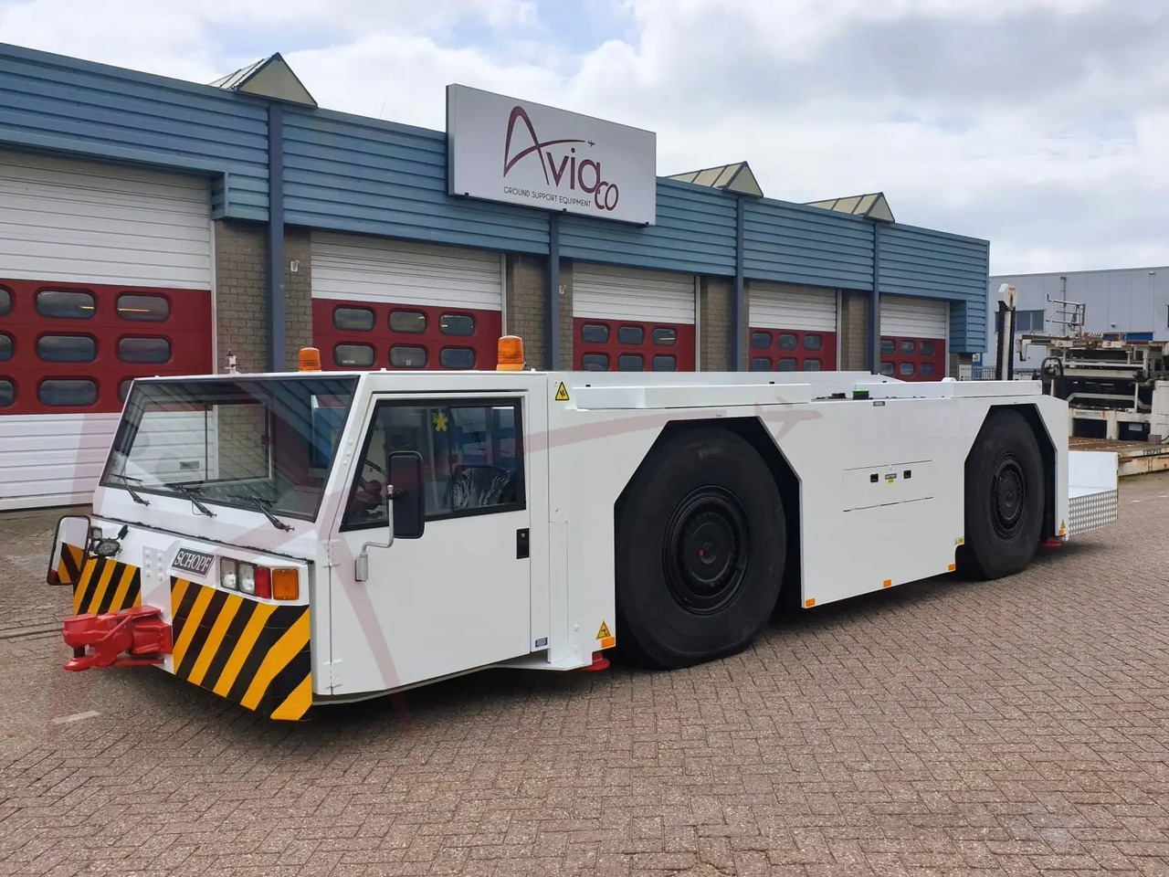 SCHOPF F396E - Tracteur d'avions: photos 1 SCHOPF F396E - Tracteur d'avions: photos 1