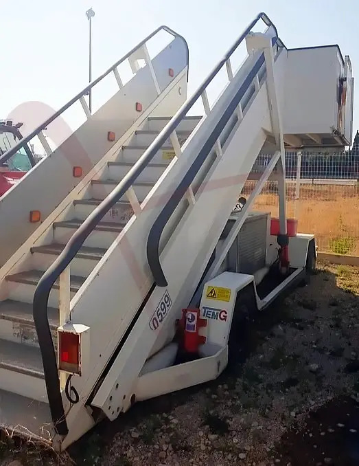 TEMG TG2244 - Escalier d'embarquement: photos 1 TEMG TG2244 - Escalier d'embarquement: photos 1