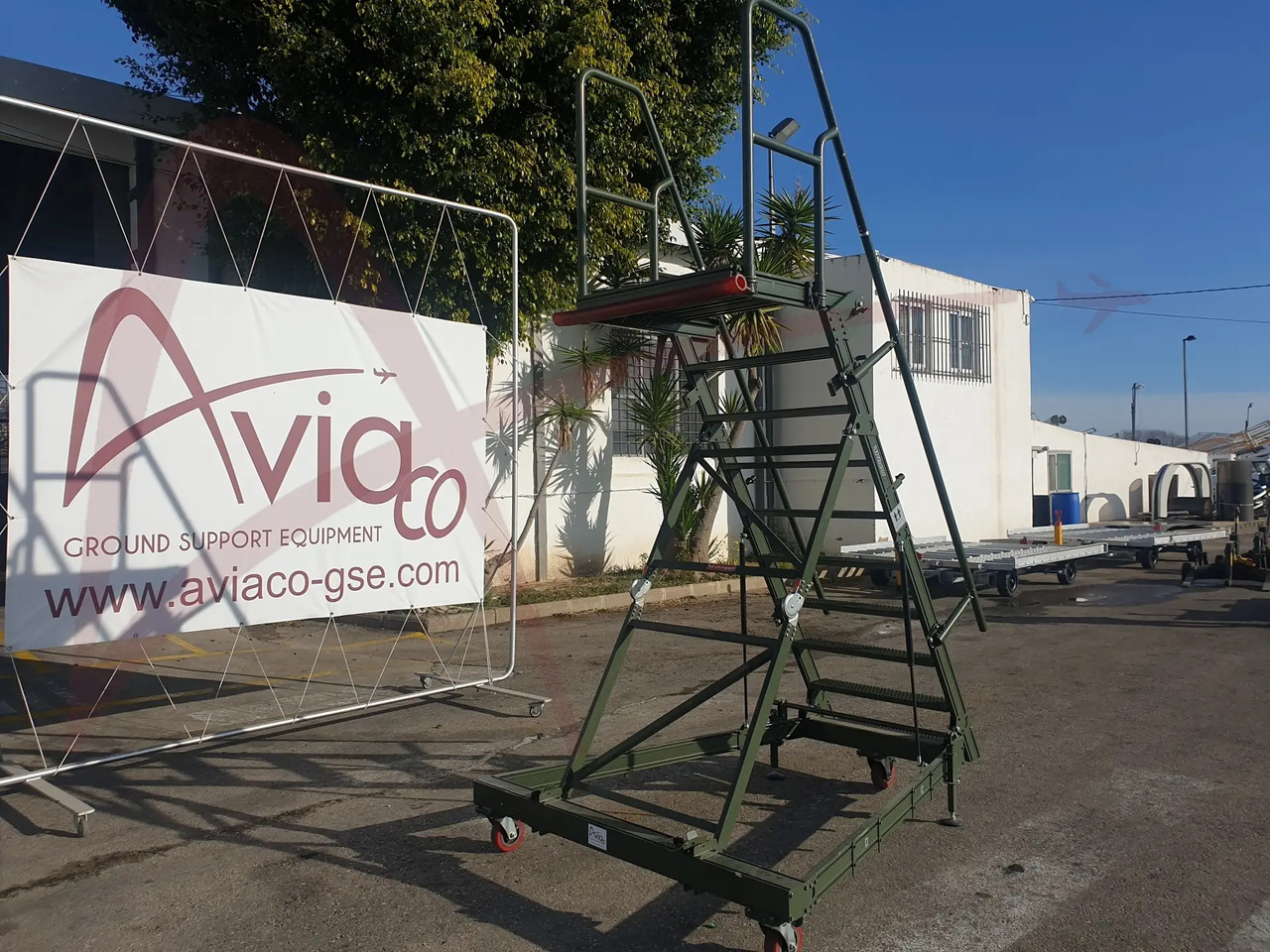 TEST-FUCHS CLT-1 - Escalier d'embarquement: photos 1 TEST-FUCHS CLT-1 - Escalier d'embarquement: photos 1