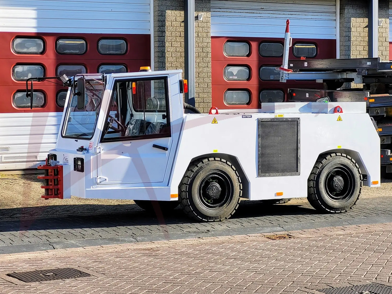 TLD TMX-100 - Tracteur d'avions: photos 1 TLD TMX-100 - Tracteur d'avions: photos 1