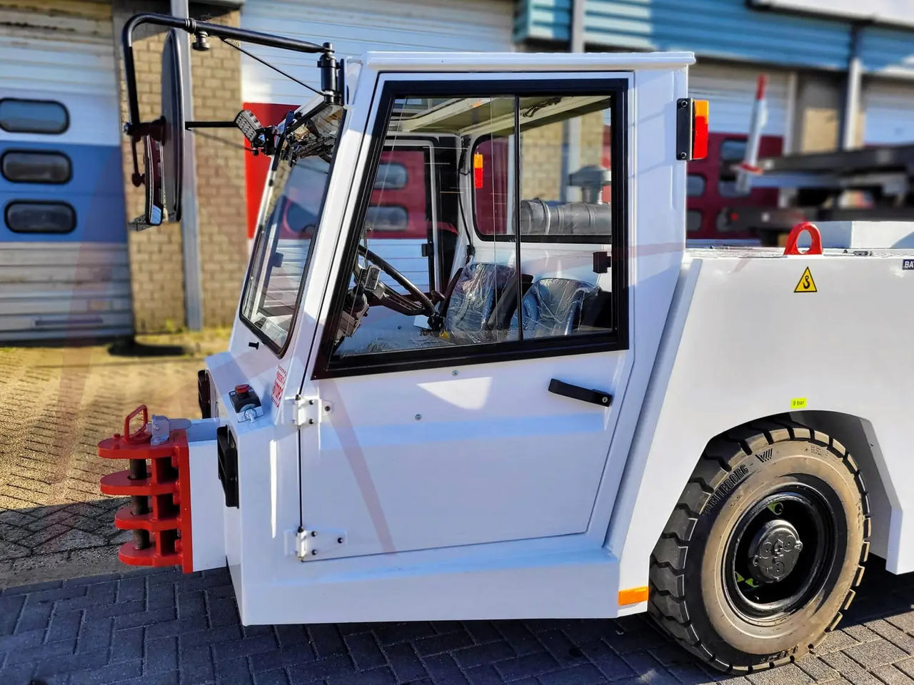 TLD TMX-100 - Tracteur d'avions: photos 3 TLD TMX-100 - Tracteur d'avions: photos 3