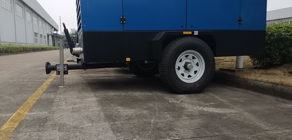 Liutech 320-20 1130CFM 20Bar Portable Screw Diesel - Compresseur d'air: photos 5 Liutech 320-20 1130CFM 20Bar Portable Screw Diesel - Compresseur d'air: photos 5