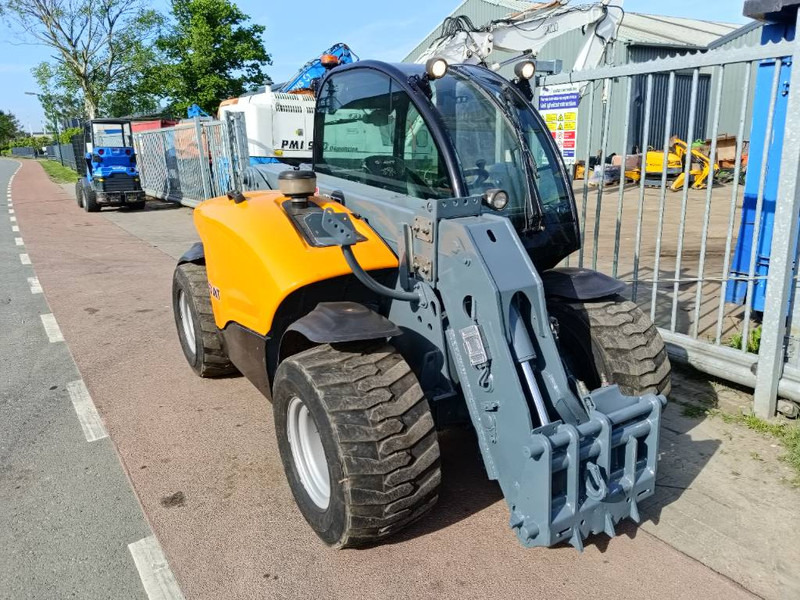Giant 4548 Tendo verreiker 4,6 m 1,7 ton telehandler CE - Chariot télescopique: photos 3 Giant 4548 Tendo verreiker 4,6 m 1,7 ton telehandler CE - Chariot télescopique: photos 3