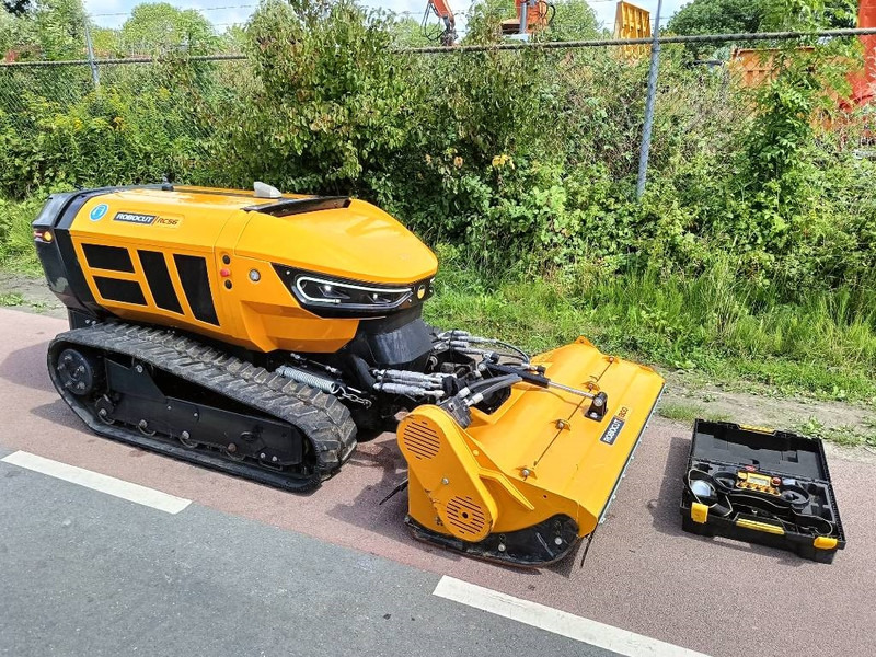 McConnel Robocut RC56 robot remote maaier mower 1200kg - Faucheuse: photos 5 McConnel Robocut RC56 robot remote maaier mower 1200kg - Faucheuse: photos 5