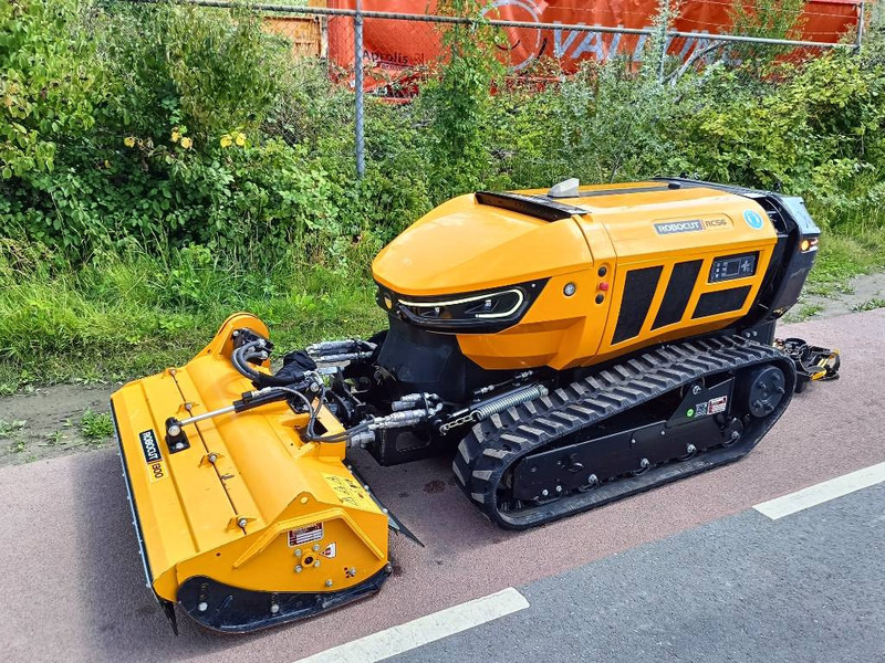 McConnel Robocut RC56 robot remote maaier mower 1200kg - Faucheuse: photos 1 McConnel Robocut RC56 robot remote maaier mower 1200kg - Faucheuse: photos 1