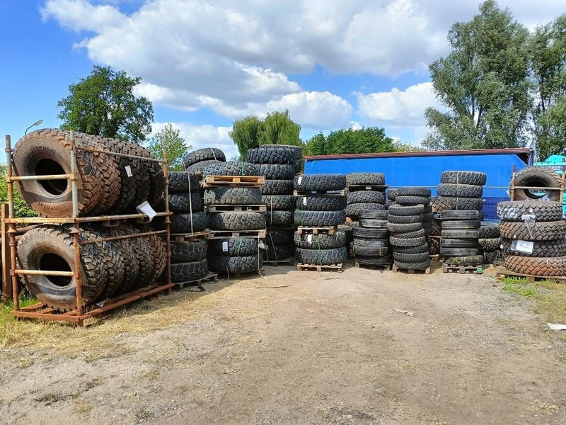 Michelin 6,50 R16 C 7,00R16 C 22/100R16 255/100R16 banden l - Pneus et jantes pour Engins de chantier: photos 1 Michelin 6,50 R16 C 7,00R16 C 22/100R16 255/100R16 banden l - Pneus et jantes pour Engins de chantier: photos 1