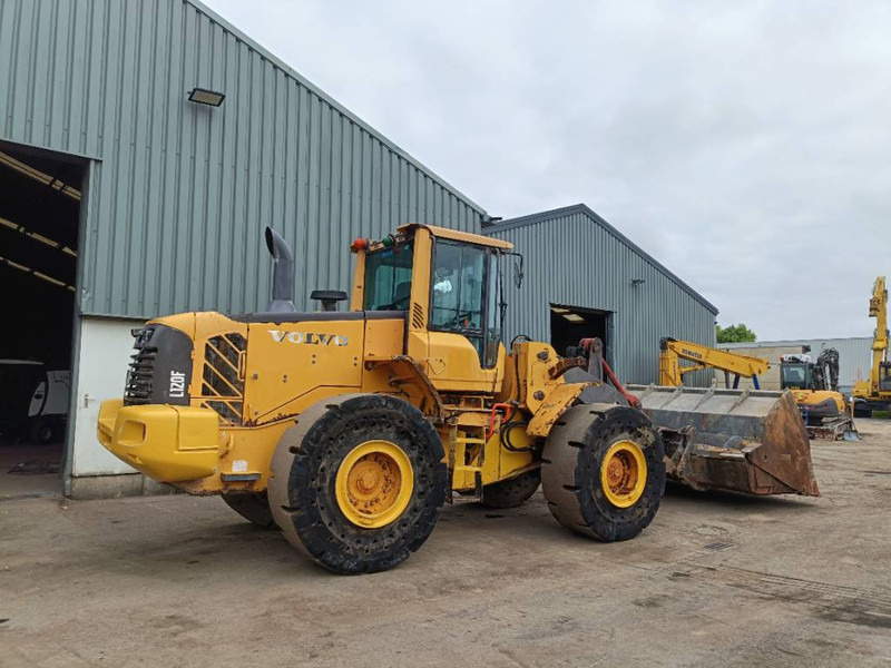 Volvo L 120 F Loader shovel wiellader - Chargeuse sur pneus: photos 1 Volvo L 120 F Loader shovel wiellader - Chargeuse sur pneus: photos 1
