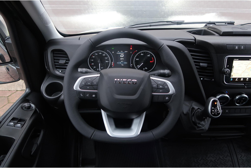 Photo d'intérieur 2: Fourgon utilitaire Iveco Daily 35S18HV 3.0 L2H2 BPM VRIJ/ AUT/ 2X SCHUIFDEUR/ CAMERA/ CRUISE/ CLIMA/ NAVI/ LED