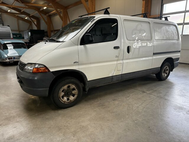 TOYOTA HiAce 2.5TD Kasten lang 4WD 4x4 - Fourgon utilitaire: photos 1 TOYOTA HiAce 2.5TD Kasten lang 4WD 4x4 - Fourgon utilitaire: photos 1