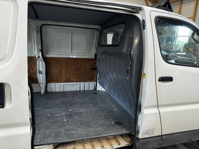 TOYOTA HiAce 2.5TD Kasten lang 4WD 4x4 - Fourgon utilitaire: photos 5 TOYOTA HiAce 2.5TD Kasten lang 4WD 4x4 - Fourgon utilitaire: photos 5