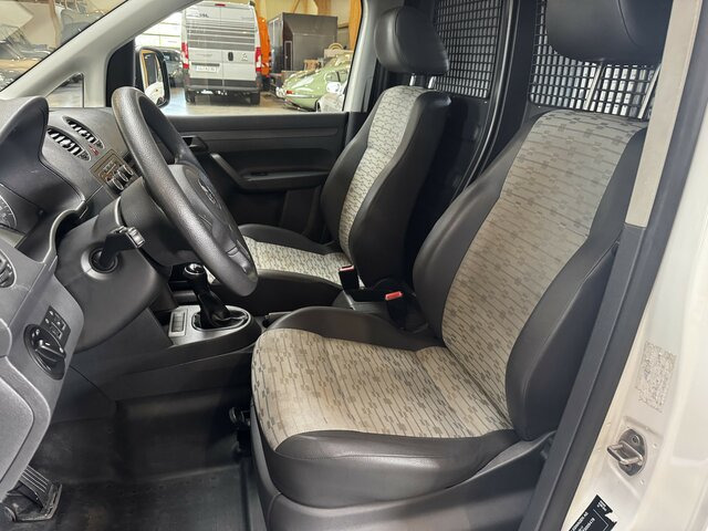 VW Caddy 1.6 TDI Kasten Sortimo AHK... - Fourgon utilitaire: photos 2 VW Caddy 1.6 TDI Kasten Sortimo AHK... - Fourgon utilitaire: photos 2