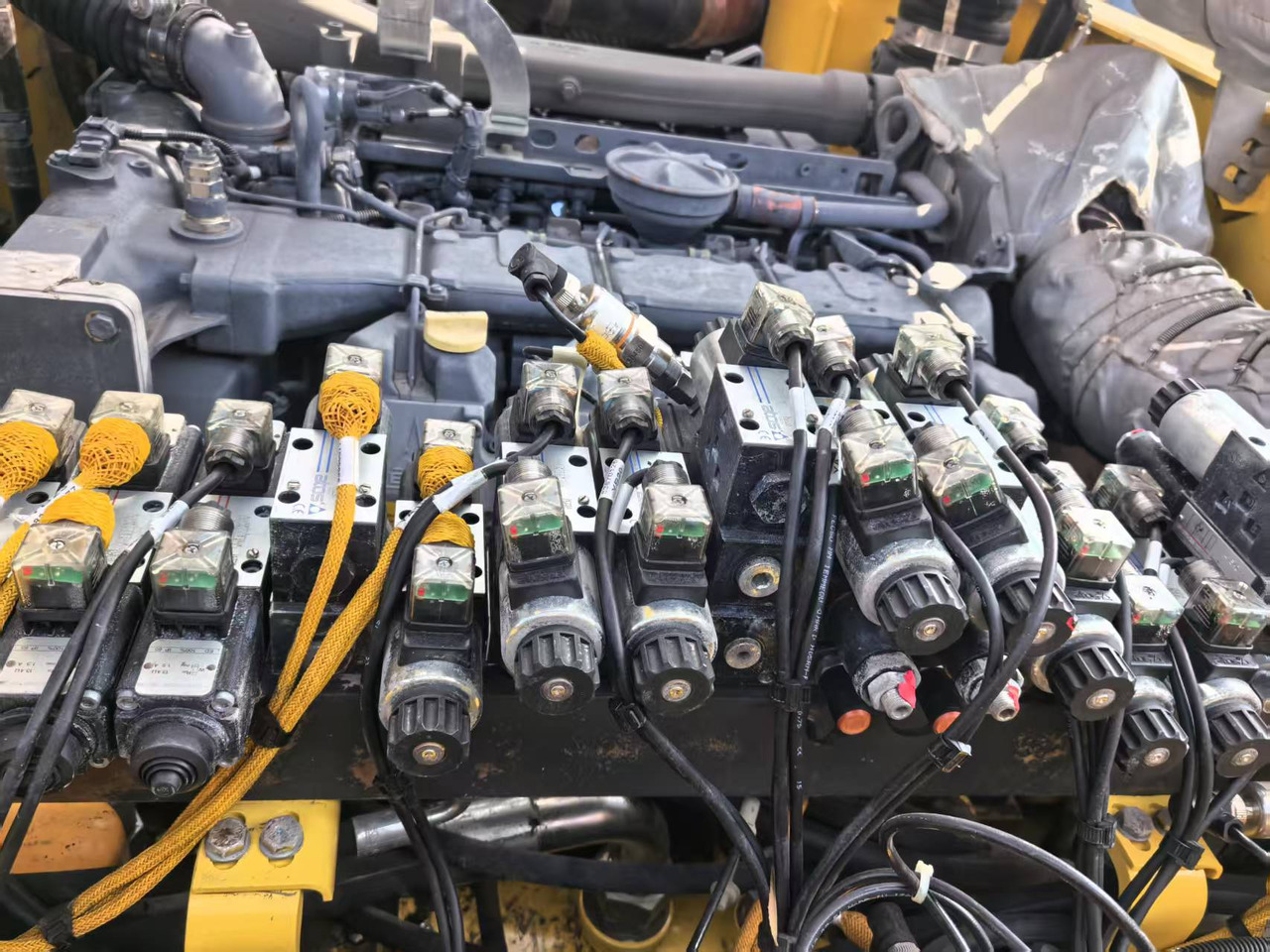 BOMAG Second Hand Asphalt Milling Machine BM2000/60 Asphalt Cold Milling Machine Price - Fraiseuse à froid: photos 3 BOMAG Second Hand Asphalt Milling Machine BM2000/60 Asphalt Cold Milling Machine Price - Fraiseuse à froid: photos 3