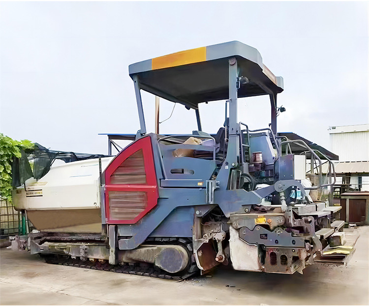 DYNAPAC F3030 Used Asphalt Paver For Sale - Finisseur: photos 1 DYNAPAC F3030 Used Asphalt Paver For Sale - Finisseur: photos 1