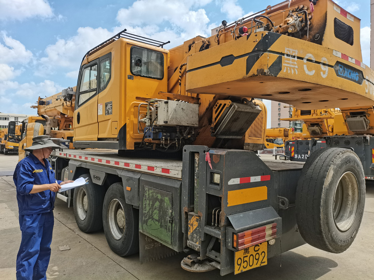 XCMG Manufacturer Second Hand Truck Crane 25 Tons XCT25L5 Mini Mobile Crane With Best Sale - Grue mobile: photos 3 XCMG Manufacturer Second Hand Truck Crane 25 Tons XCT25L5 Mini Mobile Crane With Best Sale - Grue mobile: photos 3