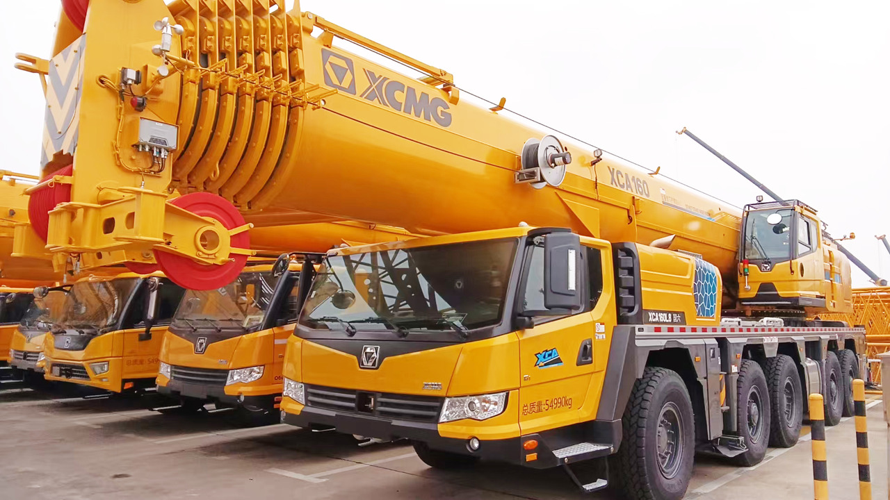 XCMG Official 2024 Year Second Hand Mobile Crane 160 Tons XCA160L8 8-Sections Hydraulic Boom Crane In Good Condition - Grue tout-terrain: photos 4 XCMG Official 2024 Year Second Hand Mobile Crane 160 Tons XCA160L8 8-Sections Hydraulic Boom Crane In Good Condition - Grue tout-terrain: photos 4