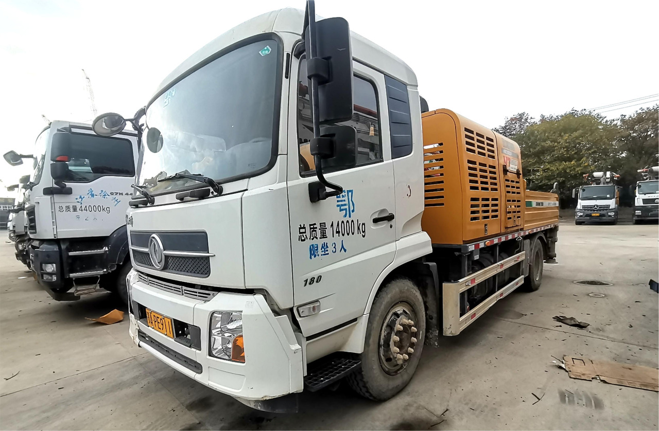 XCMG Official Construction Building Machine HBC10022V Used Truck Mounted Line Concrete Pump Price - Matériel de béton: photos 2 XCMG Official Construction Building Machine HBC10022V Used Truck Mounted Line Concrete Pump Price - Matériel de béton: photos 2