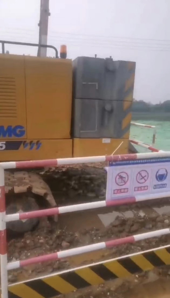 XCMG Official Used 55 Ton Crawler Crane XGC55 Second Hand Small Hydraulic Mobile Crane With High Quality - Grue sur chenilles: photos 4 XCMG Official Used 55 Ton Crawler Crane XGC55 Second Hand Small Hydraulic Mobile Crane With High Quality - Grue sur chenilles: photos 4