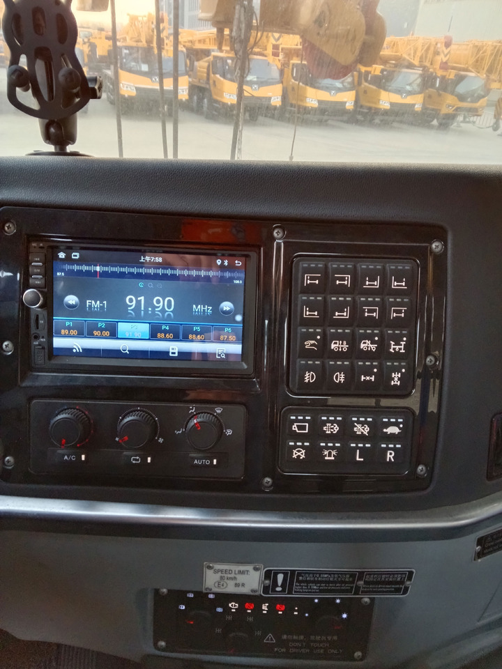 XCMG Official Used Electric Truck Crane XCA60-EV 60 Ton Electric Mobile Crane Price - Grue tout-terrain: photos 5 XCMG Official Used Electric Truck Crane XCA60-EV 60 Ton Electric Mobile Crane Price - Grue tout-terrain: photos 5