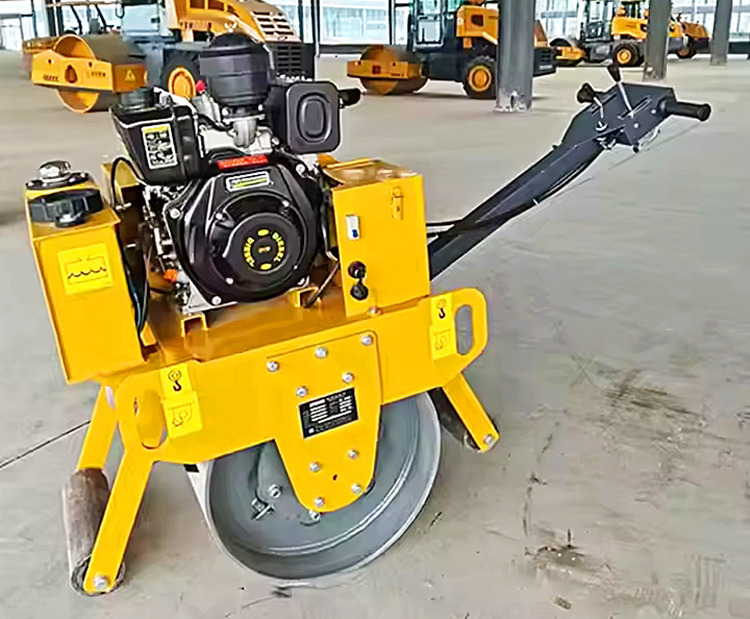XCMG XMR030 small mini light single drum vibratory road roller - Mini compacteur: photos 3 XCMG XMR030 small mini light single drum vibratory road roller - Mini compacteur: photos 3