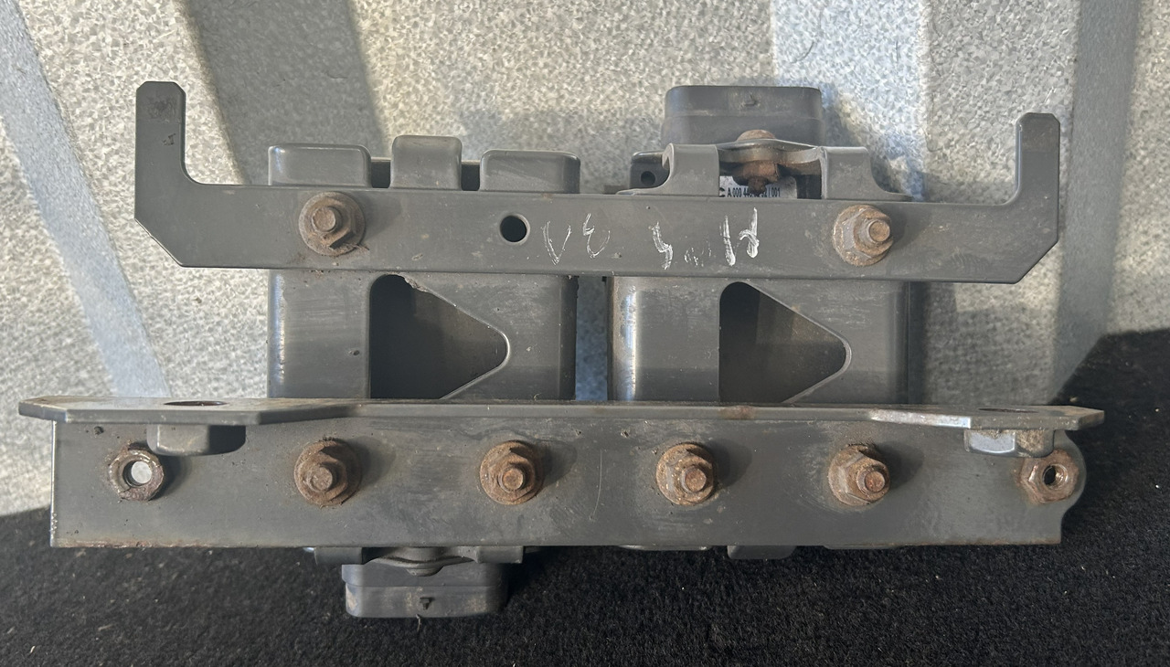 ACTROS MP4 RBZ RADAR CONTROL MODULE - Bloc de gestion: photos 2 ACTROS MP4 RBZ RADAR CONTROL MODULE - Bloc de gestion: photos 2