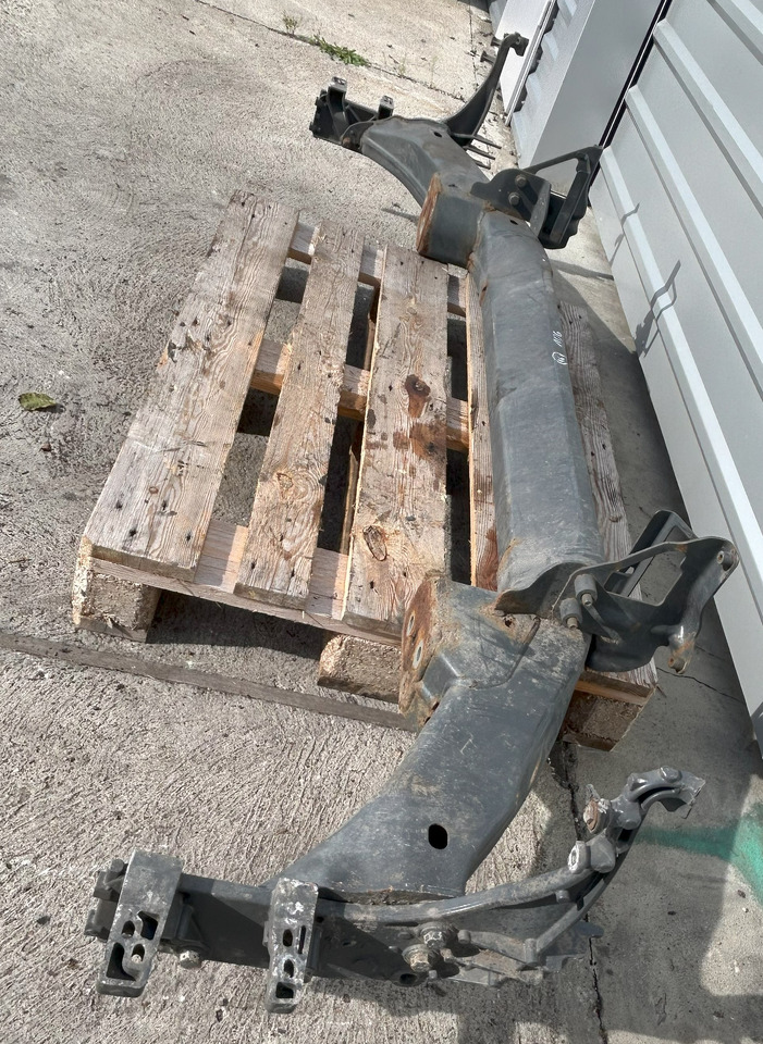 DAF CF EURO 6 BUMPER BEAM WITH STEP BRACKETS - Pare-chocs: photos 5 DAF CF EURO 6 BUMPER BEAM WITH STEP BRACKETS - Pare-chocs: photos 5