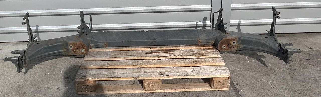 DAF CF EURO 6 BUMPER BEAM WITH STEP BRACKETS - Pare-chocs: photos 1 DAF CF EURO 6 BUMPER BEAM WITH STEP BRACKETS - Pare-chocs: photos 1