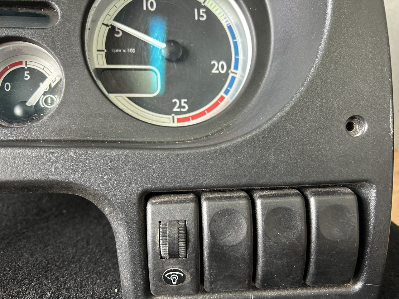 DAF COUNTER DAF XF 105 1789469 - Panel de instrumentos: photos 3 DAF COUNTER DAF XF 105 1789469 - Panel de instrumentos: photos 3