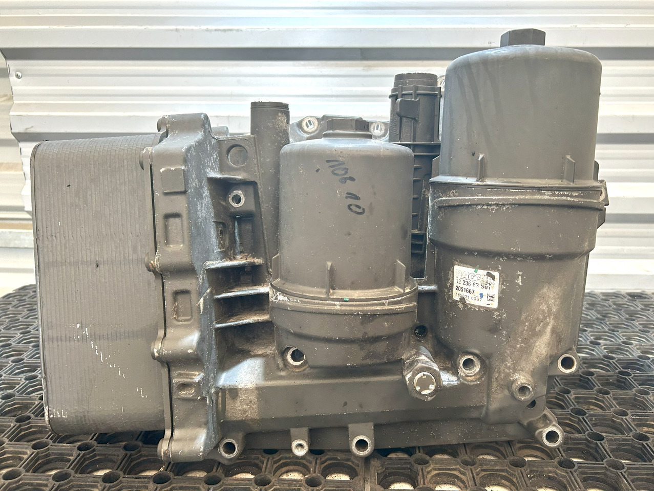 DAF OIL MODULE DAF XF 106 460 - Filtre à huile: photos 1 DAF OIL MODULE DAF XF 106 460 - Filtre à huile: photos 1