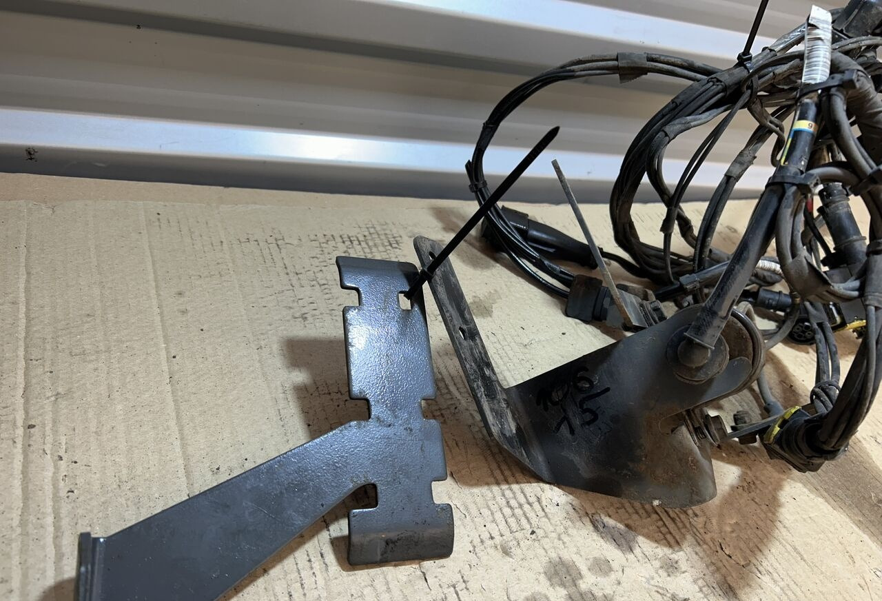 DAF XF 106 2020457   DAF XF 106 truck - Câble/ Fil pour Camion: photos 2 DAF XF 106 2020457   DAF XF 106 truck - Câble/ Fil pour Camion: photos 2