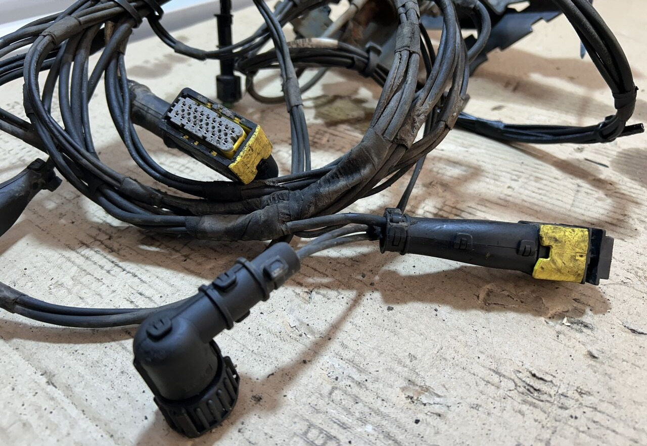 DAF XF 106 2020457   DAF XF 106 truck - Câble/ Fil pour Camion: photos 5 DAF XF 106 2020457   DAF XF 106 truck - Câble/ Fil pour Camion: photos 5