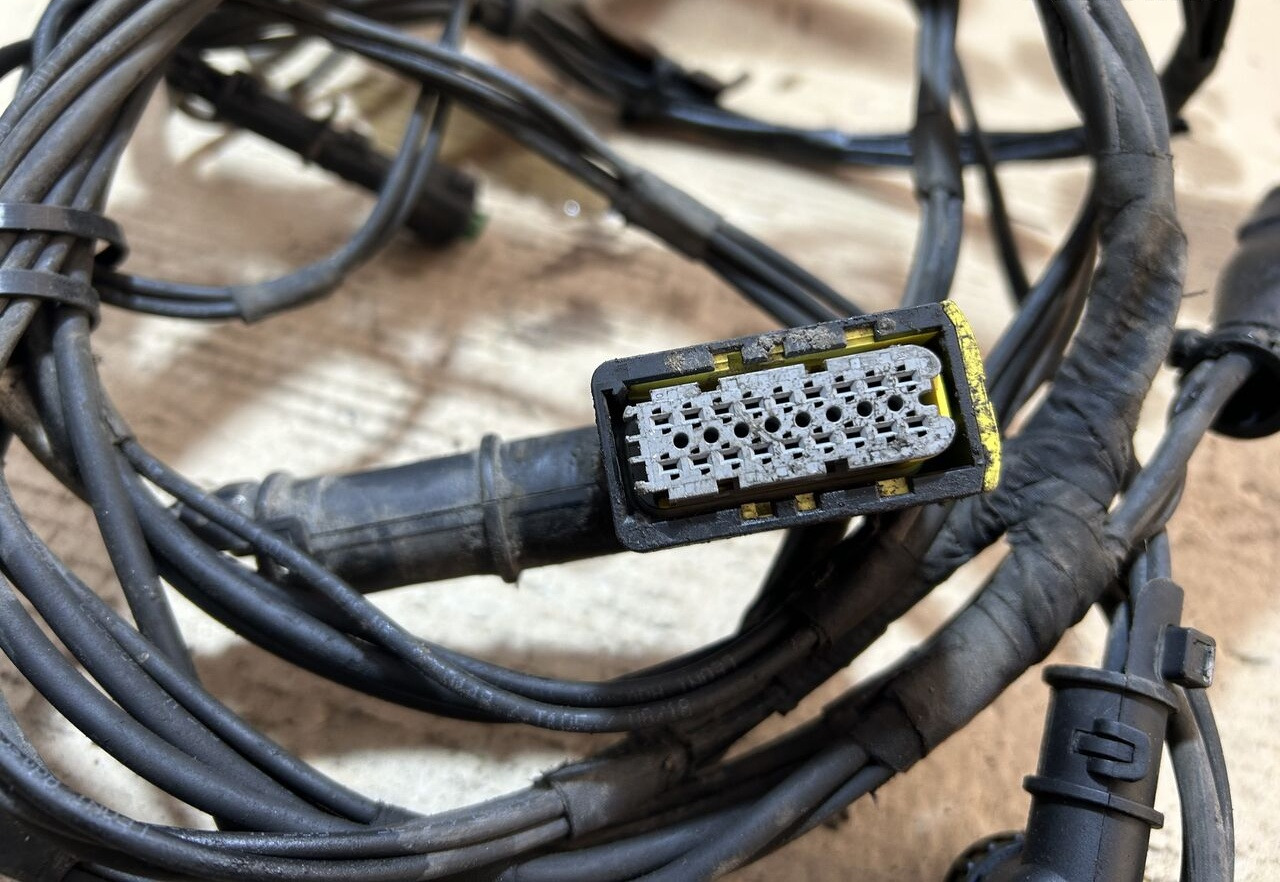 DAF XF 106 2020457   DAF XF 106 truck - Câble/ Fil pour Camion: photos 4 DAF XF 106 2020457   DAF XF 106 truck - Câble/ Fil pour Camion: photos 4