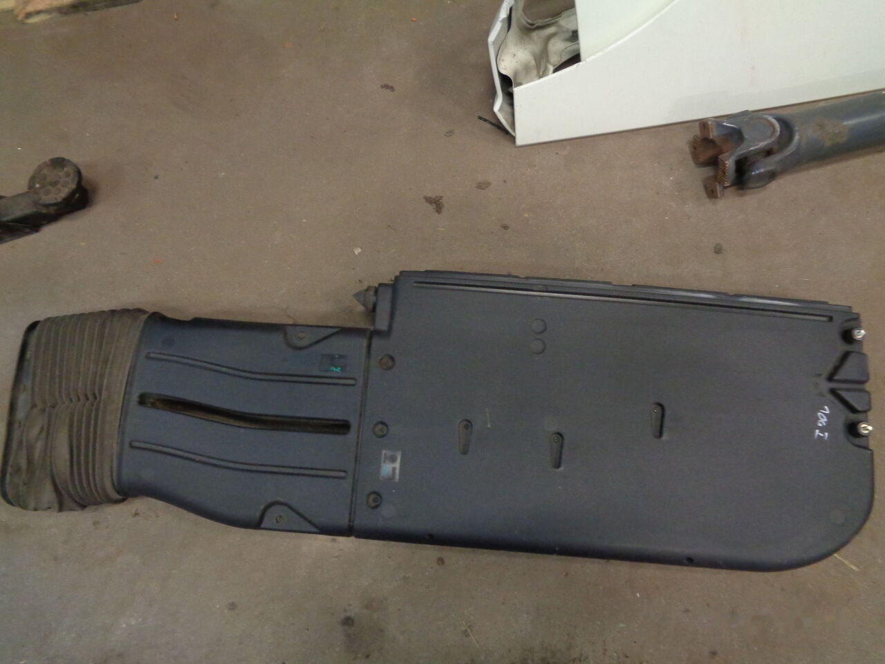 DAF XF 106 Komin Powietrza DAF XF 106 1935598 DAF XF 106 truck - Carrosserie et extérieur pour Camion: photos 4 DAF XF 106 Komin Powietrza DAF XF 106 1935598 DAF XF 106 truck - Carrosserie et extérieur pour Camion: photos 4