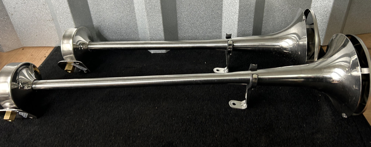 FIAMM 2 TRUMPETS, SHORT + LONG + ASSEMBLY KIT FIAMM, ORIGINAL FOR MERCEDES ACTROS MP5 - Pièce universelle: photos 2 FIAMM 2 TRUMPETS, SHORT + LONG + ASSEMBLY KIT FIAMM, ORIGINAL FOR MERCEDES ACTROS MP5 - Pièce universelle: photos 2