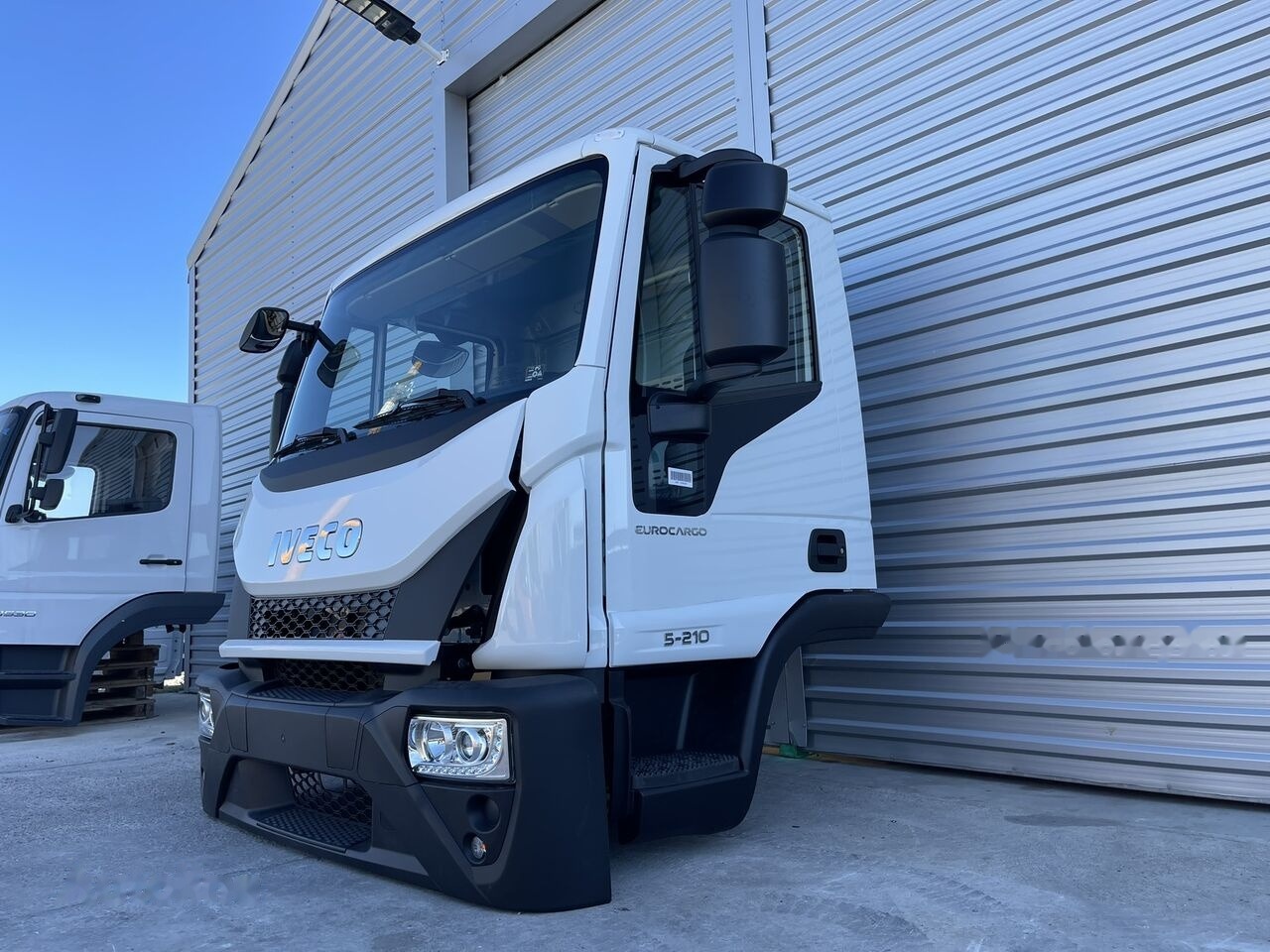 IVECO Eurocargo 75,120,150 for IVECO Eurocargo DAY cabine Fahrerhaus Cab - Cabine pour Voiture: photos 3 IVECO Eurocargo 75,120,150 for IVECO Eurocargo DAY cabine Fahrerhaus Cab - Cabine pour Voiture: photos 3