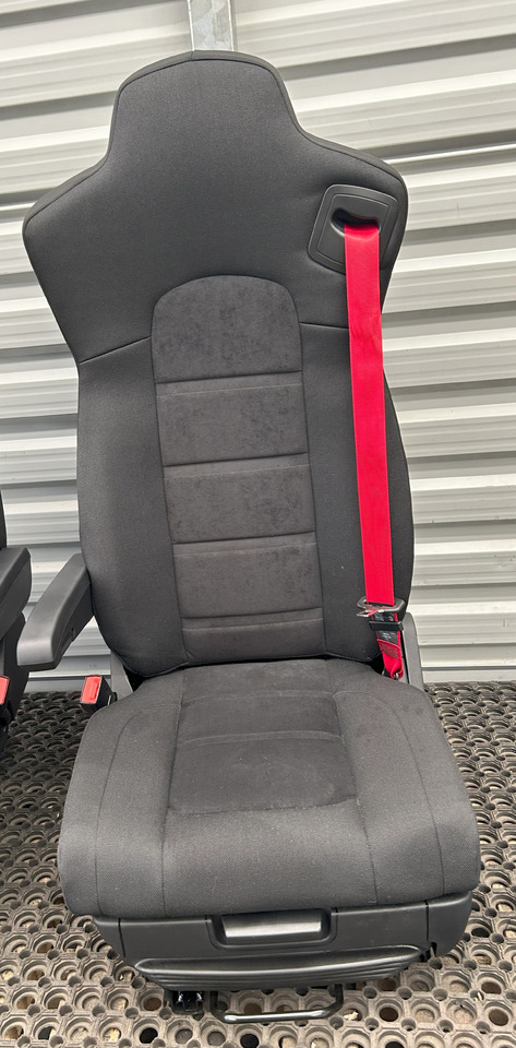IVECO NEW SEAT IVECO S-WAY - Siège: photos 1 IVECO NEW SEAT IVECO S-WAY - Siège: photos 1