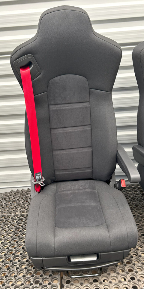 IVECO NEW SEAT IVECO S-WAY - Siège: photos 1 IVECO NEW SEAT IVECO S-WAY - Siège: photos 1