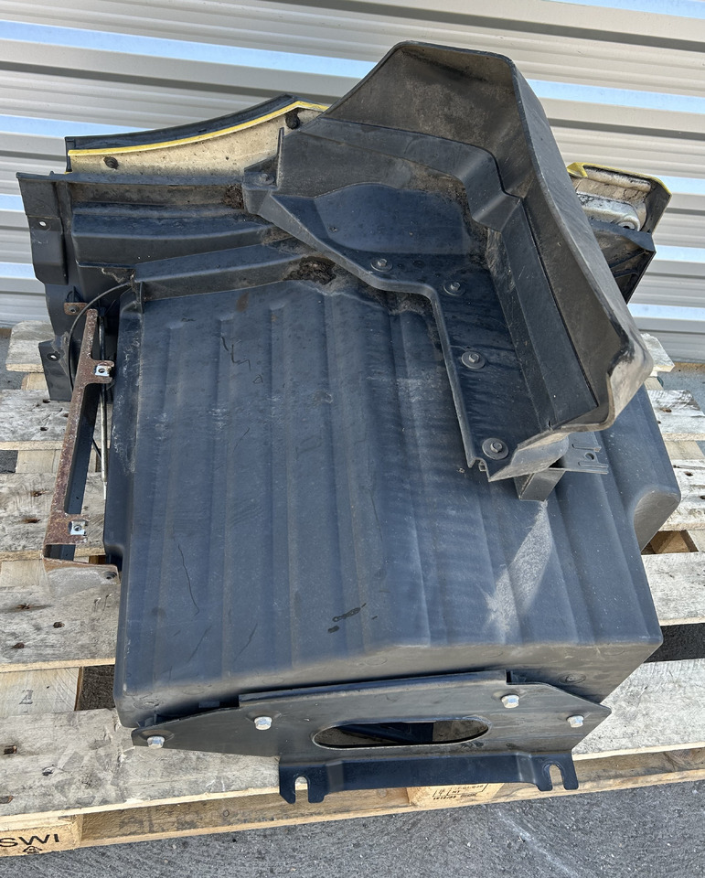 MERCEDES ACTROS MP5 STORAGE COMPARTMENT EXTENSION OF THE STEPS LEFT - Pièce universelle: photos 4 MERCEDES ACTROS MP5 STORAGE COMPARTMENT EXTENSION OF THE STEPS LEFT - Pièce universelle: photos 4