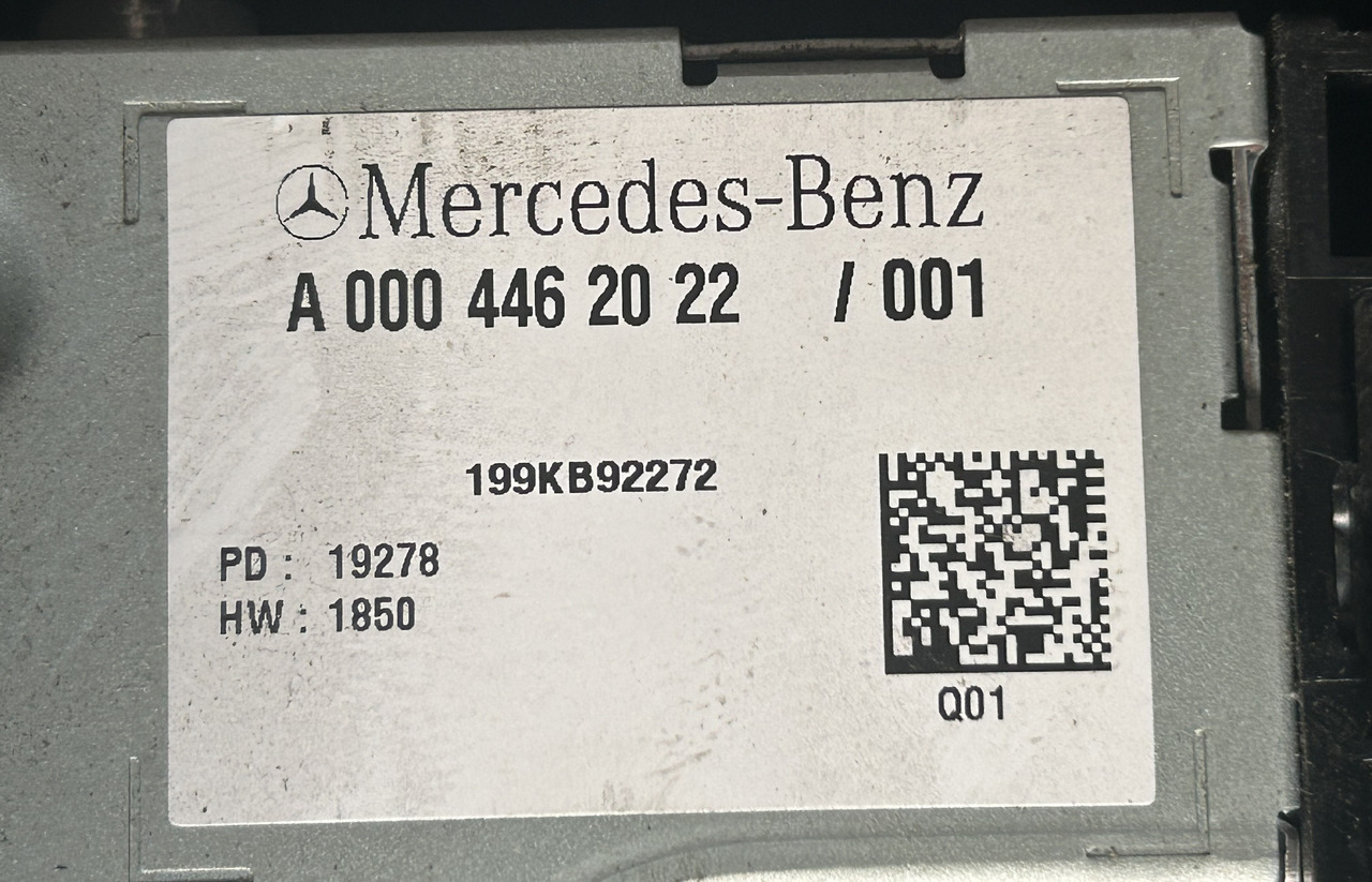 MERCEDES-BENZ ACTROS MP5 RADIO NAVIGATION - Système de navigation: photos 3 MERCEDES-BENZ ACTROS MP5 RADIO NAVIGATION - Système de navigation: photos 3