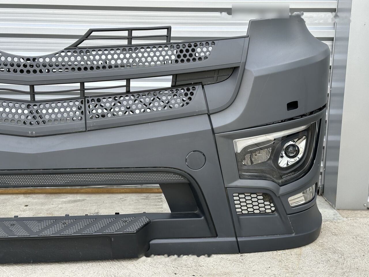 Mercedes-Benz ACTROS MP4 MP5 A9618203159 A9618203059 Mercedes-Benz A 9608801690 A9618203159 A9618203059 - Pare-chocs pour Camion: photos 4 Mercedes-Benz ACTROS MP4 MP5 A9618203159 A9618203059 Mercedes-Benz A 9608801690 A9618203159 A9618203059 - Pare-chocs pour Camion: photos 4