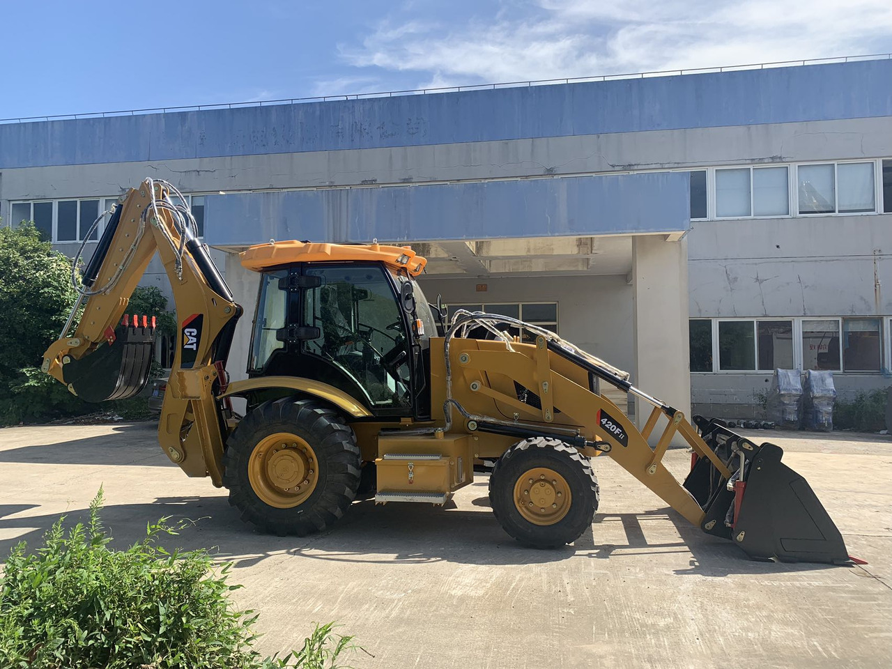 CATERPILLAR 2026 Year New CAT 420F Backhoe Loader – Cummins QSB4.5 Engine, 110 HP, 4.36m Dig Depth - Tractopelle: photos 3 CATERPILLAR 2026 Year New CAT 420F Backhoe Loader – Cummins QSB4.5 Engine, 110 HP, 4.36m Dig Depth - Tractopelle: photos 3
