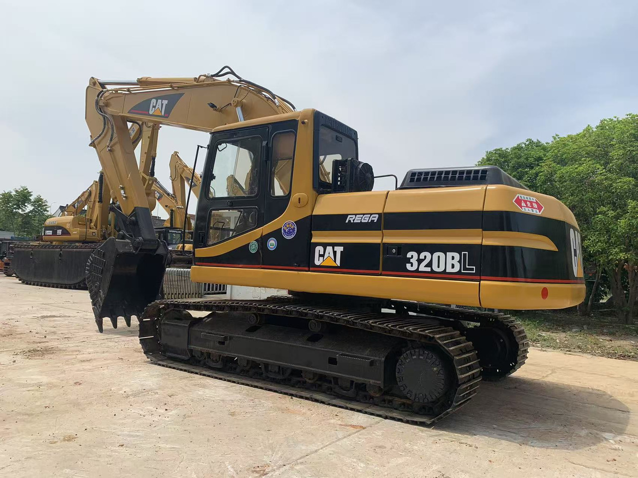 CATERPILLAR 320B, 320BL Secondhand Excavator Made in Japan - Pelle sur chenille: photos 3 CATERPILLAR 320B, 320BL Secondhand Excavator Made in Japan - Pelle sur chenille: photos 3