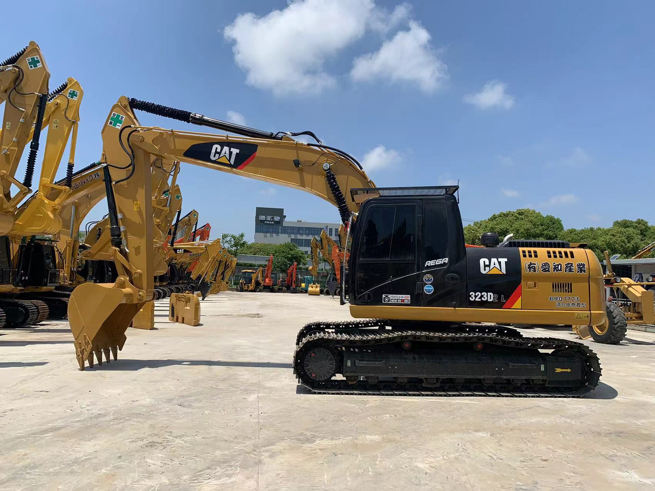 Caterpillar Excavator 320, 323 with Mechanical Engine Mitsubishi S6K - Pelle sur chenille: photos 2 Caterpillar Excavator 320, 323 with Mechanical Engine Mitsubishi S6K - Pelle sur chenille: photos 2