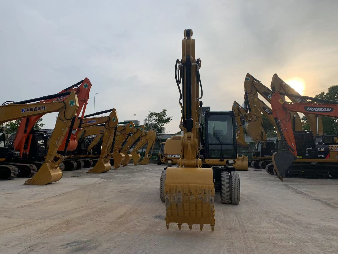 Caterpillar M315D Wheel Excavator Moving by Tires - Pelle sur pneus: photos 5 Caterpillar M315D Wheel Excavator Moving by Tires - Pelle sur pneus: photos 5