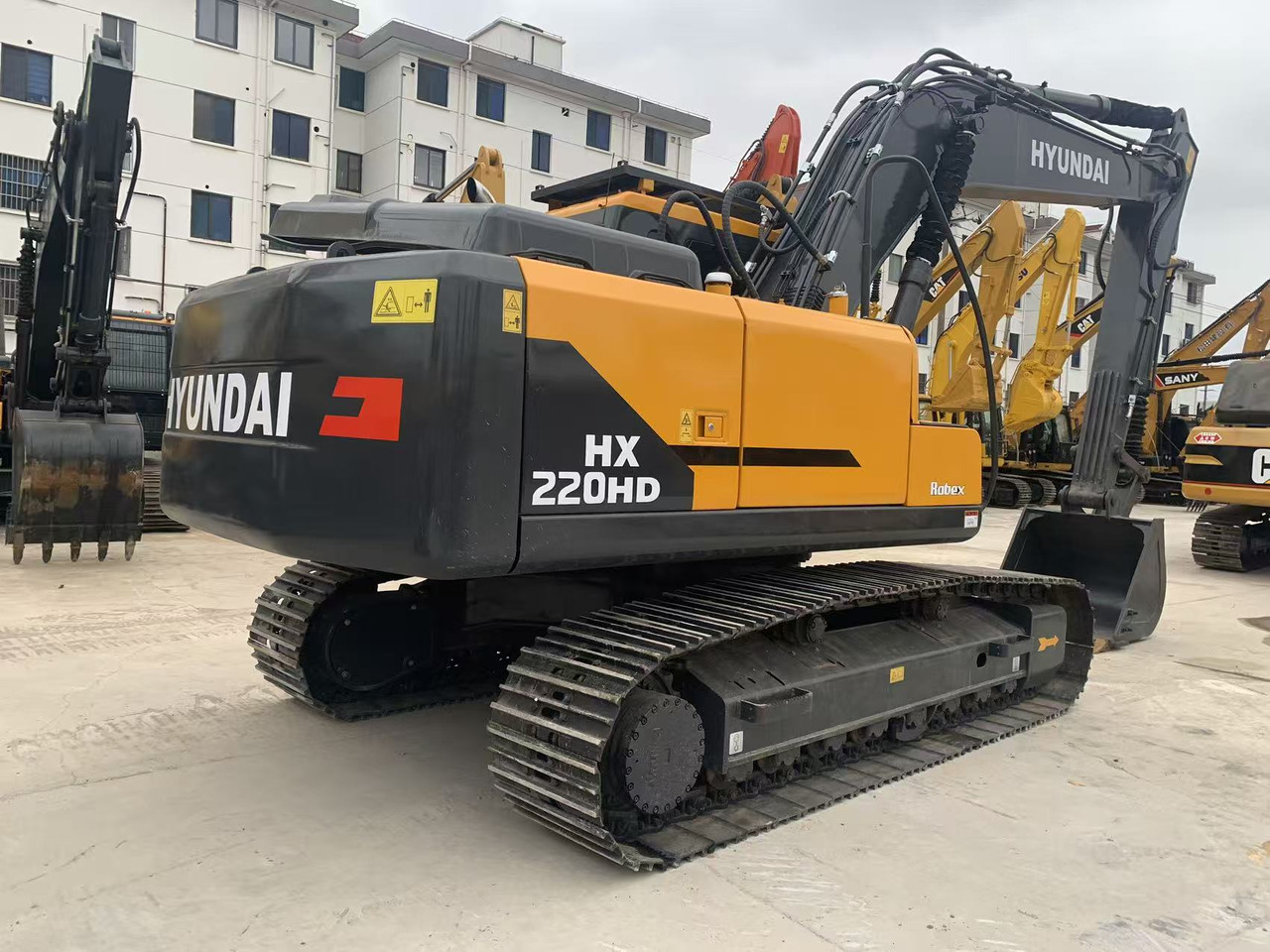 Hyundai HX220HD Good Price Secondhand 22 ton Excavator - Pelle sur chenille: photos 5 Hyundai HX220HD Good Price Secondhand 22 ton Excavator - Pelle sur chenille: photos 5