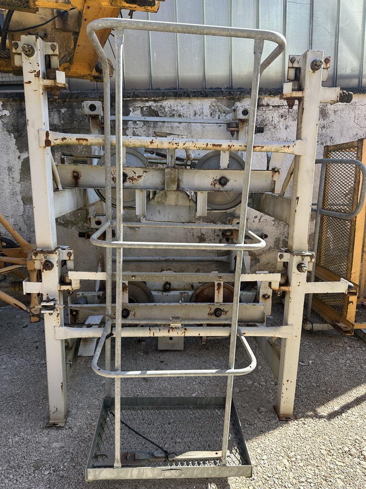 POTAIN MD 235 A J10 - Grue à tour: photos 5 POTAIN MD 235 A J10 - Grue à tour: photos 5